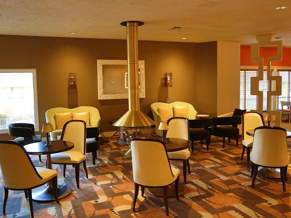 Inn At The Commons Медфорд Экстерьер фото