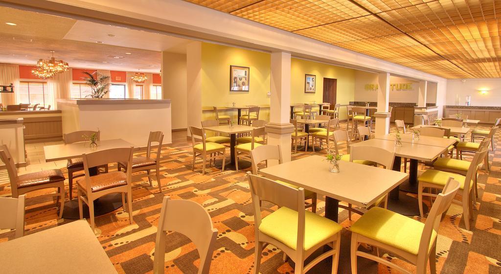 Inn At The Commons Медфорд Экстерьер фото
