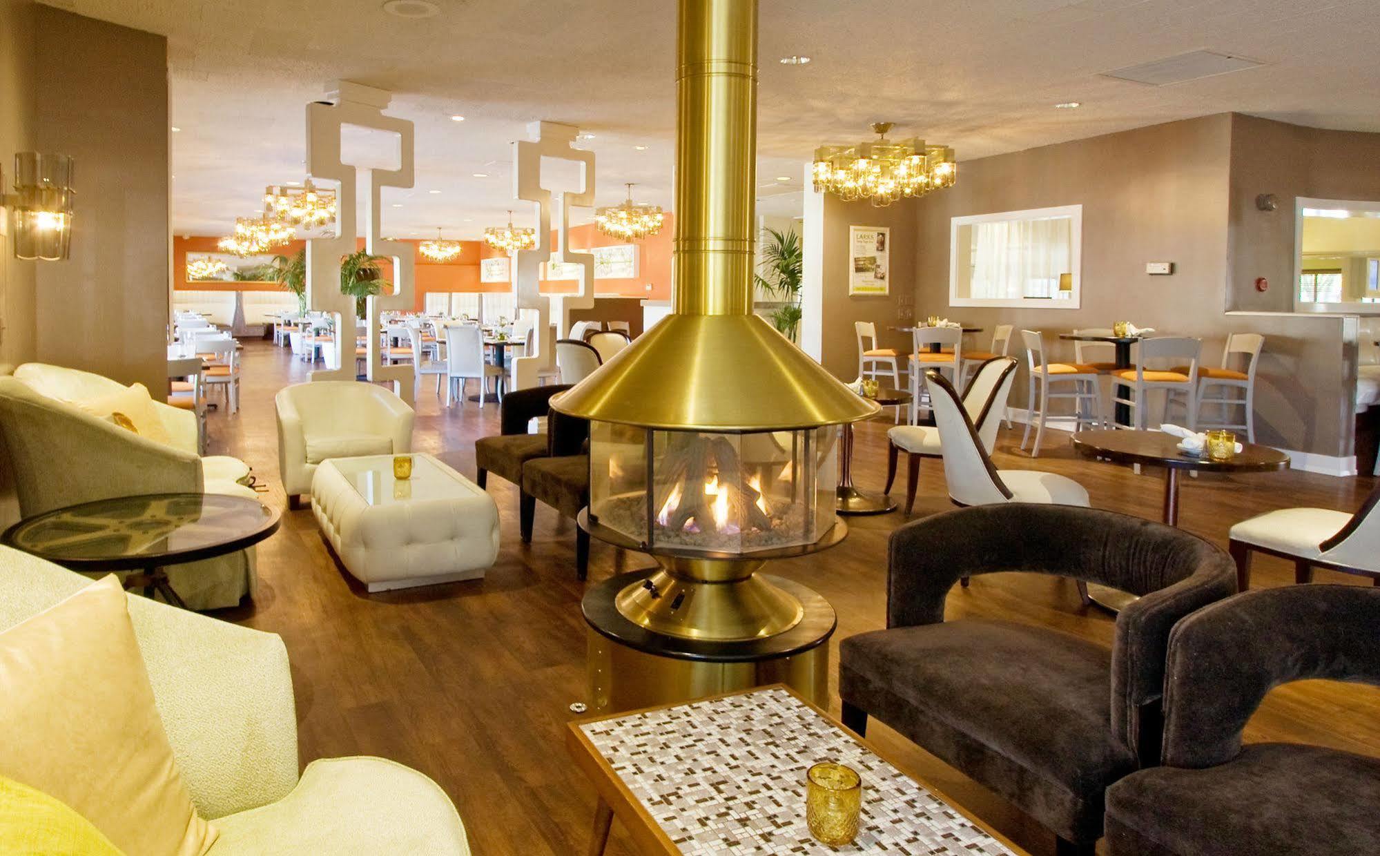 Inn At The Commons Медфорд Экстерьер фото