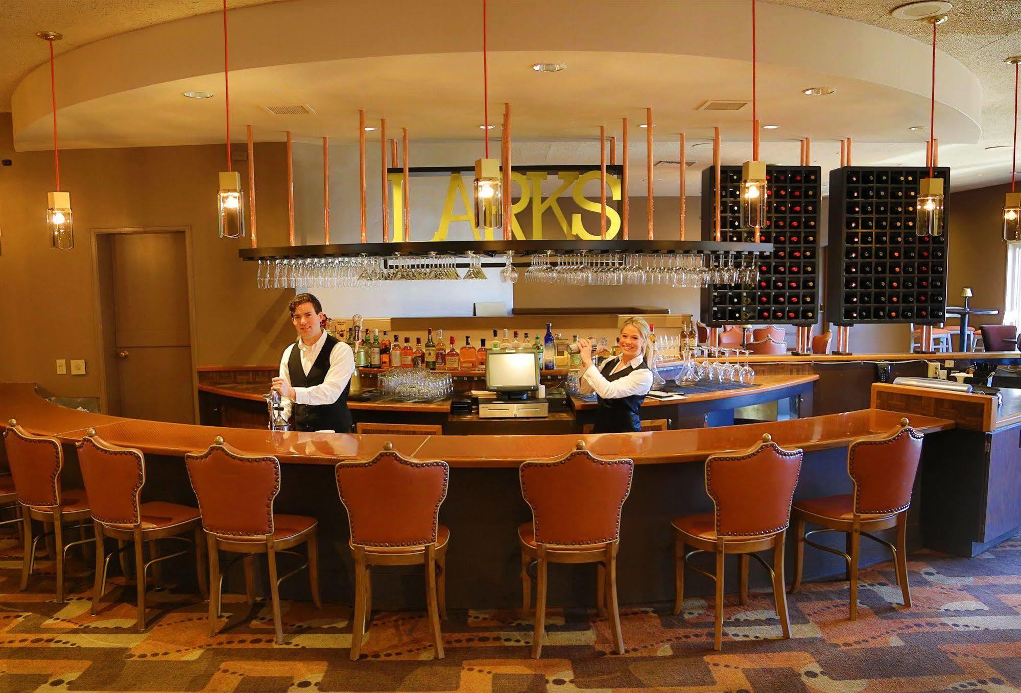 Inn At The Commons Медфорд Экстерьер фото