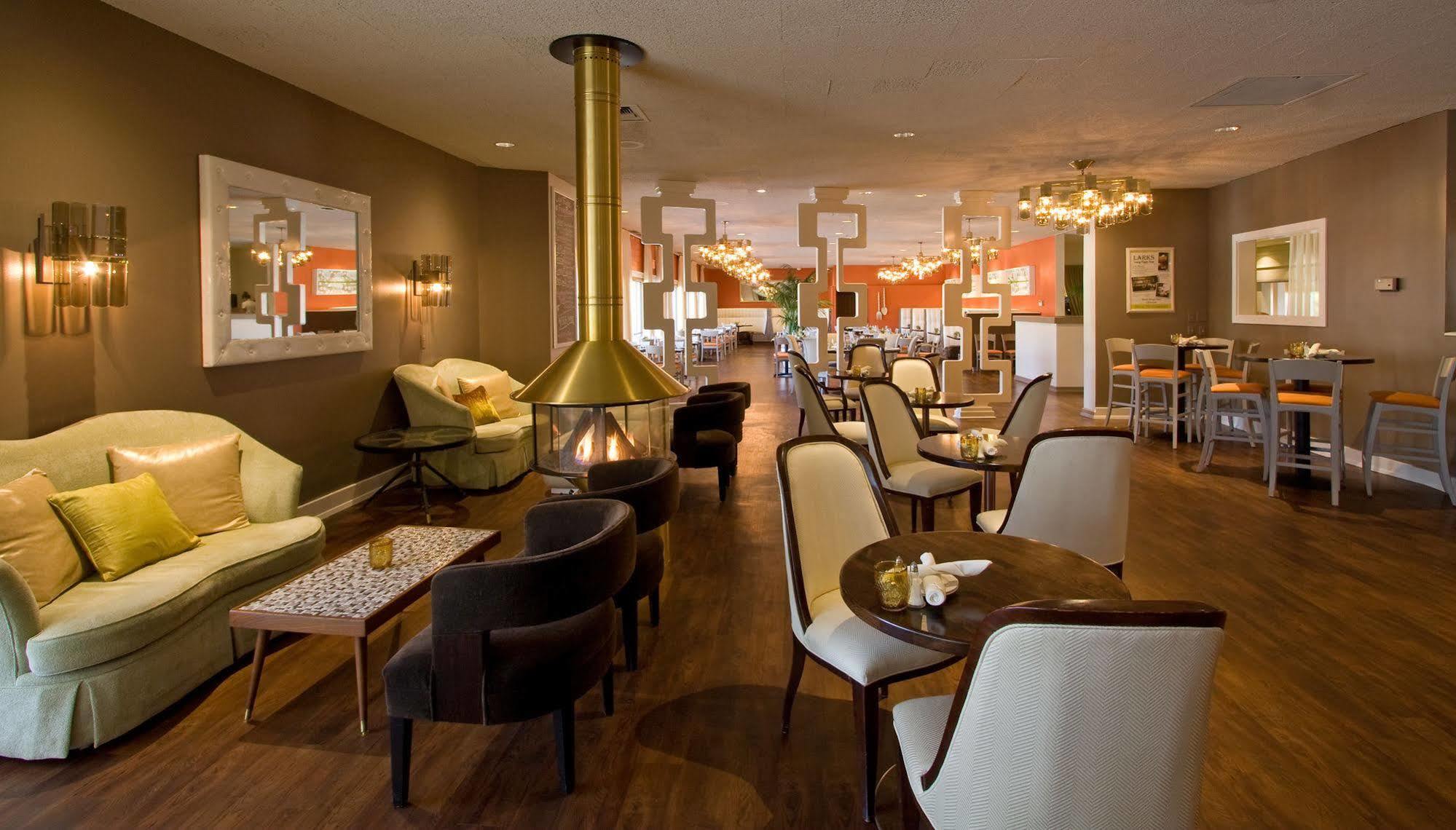Inn At The Commons Медфорд Экстерьер фото