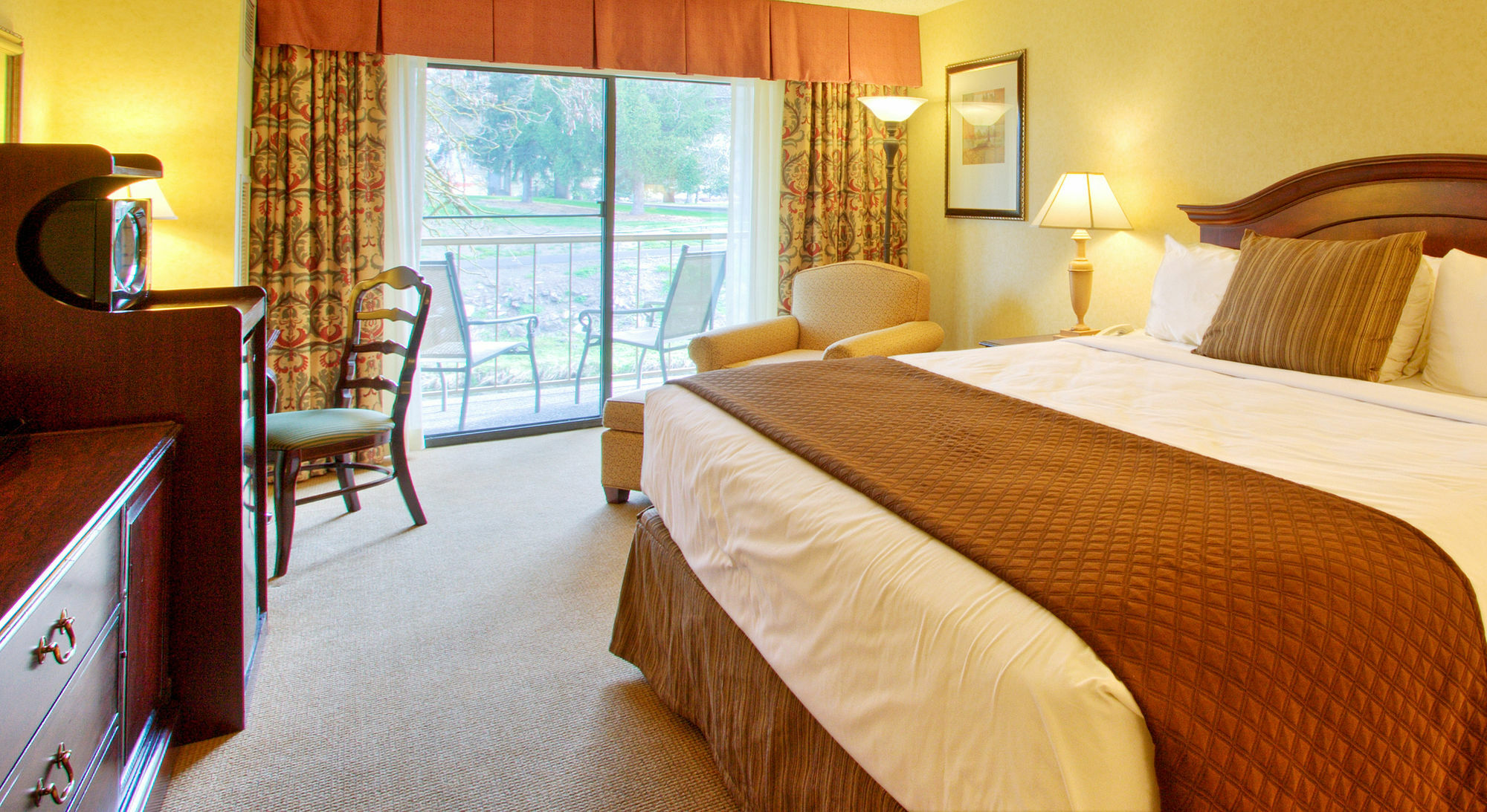 Inn At The Commons Медфорд Экстерьер фото