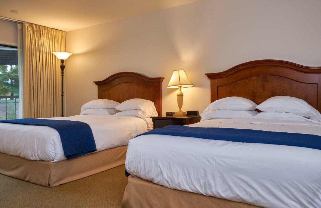 Inn At The Commons Медфорд Экстерьер фото