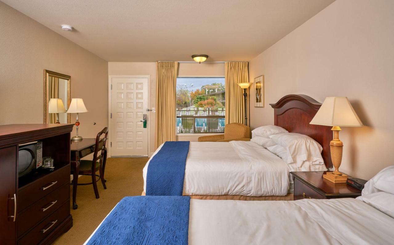 Inn At The Commons Медфорд Экстерьер фото