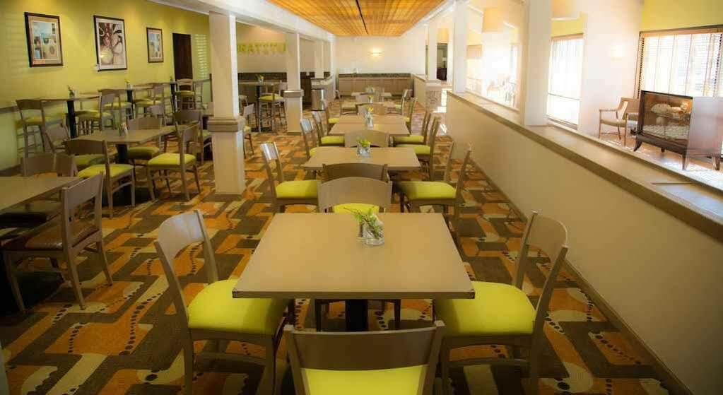 Inn At The Commons Медфорд Экстерьер фото